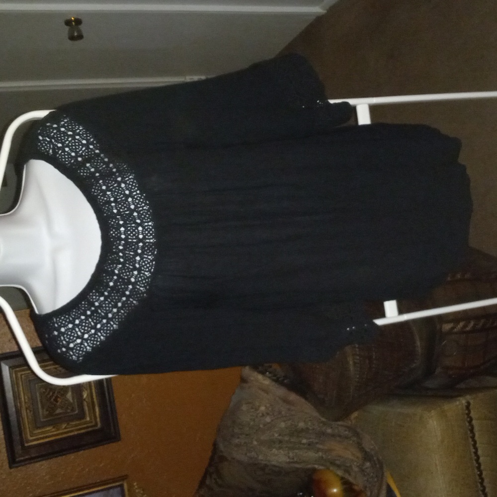BLACK CROCHET NECKLINE